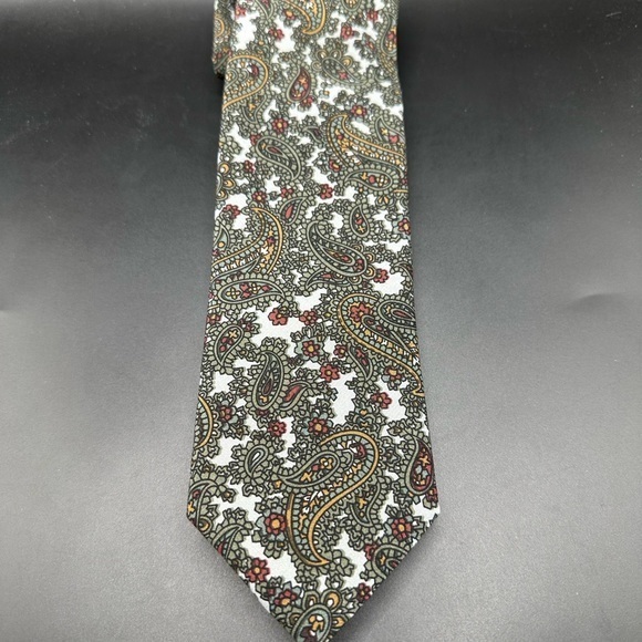 Tom Ford Other - Tom Ford Silk Paisley Patterned Tie